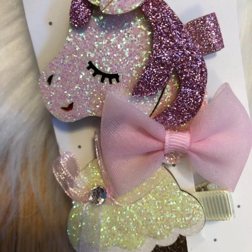 Aeropostale Girls 2 Pack Cozy Socks & 2 Hair Clips
